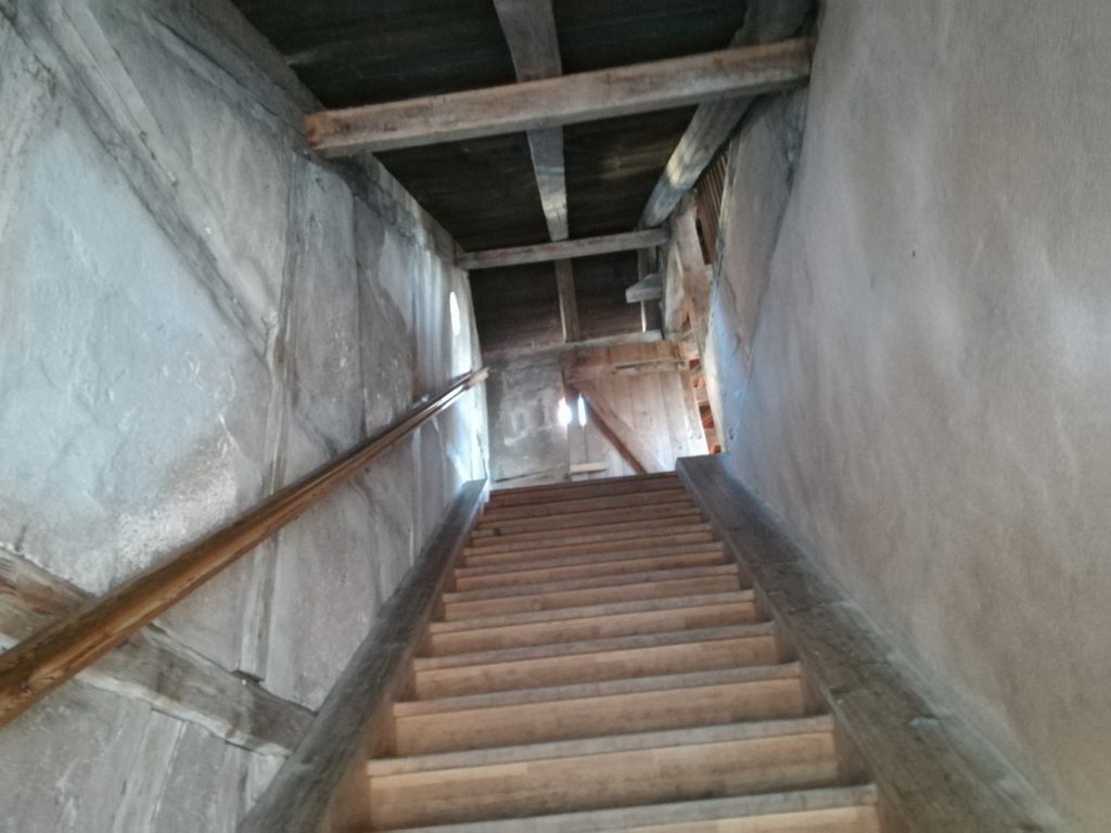 階段の中